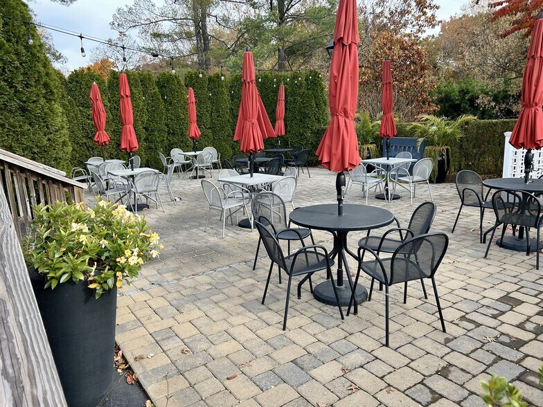 1141 Walker Rd, Great Falls, VA à louer - Photo de l’immeuble – Image 3 sur 7