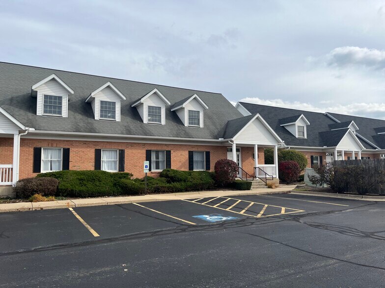 183 Heritage Dr, Crystal Lake, IL à vendre - Photo de l’immeuble – Image 2 sur 30