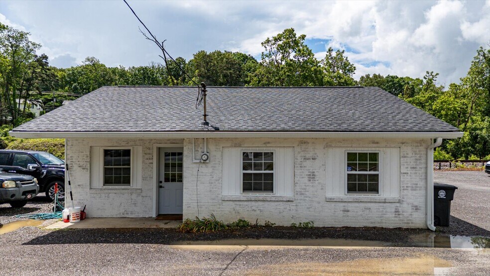 111 Rocky Mount Rd, Athens, TN à vendre - Photo principale – Image 1 sur 27