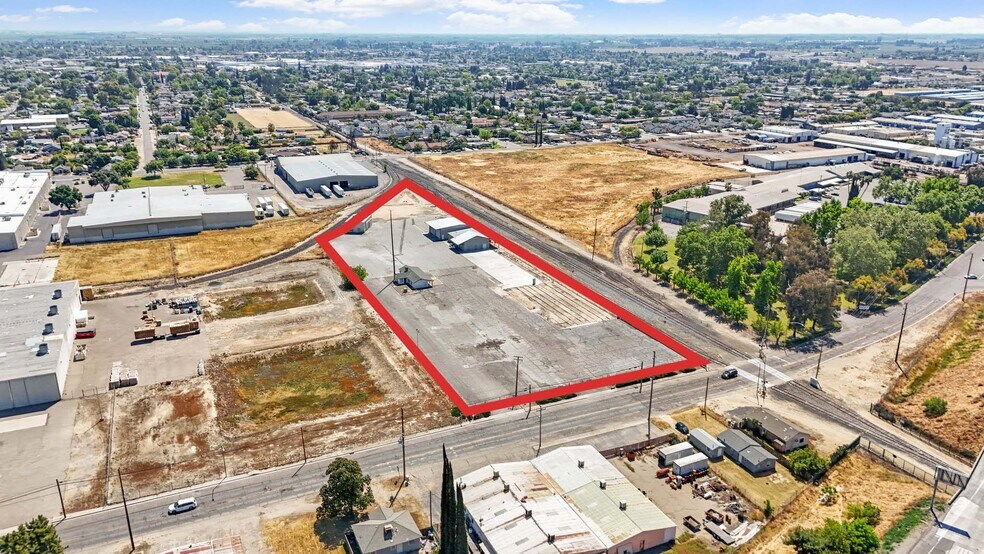 410 S Tully Rd, Turlock, CA à louer - Photo de l’immeuble – Image 2 sur 8