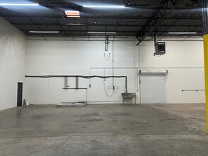 3225-3227 Garden Brook Dr, Farmers Branch, TX à louer Photo intérieure– Image 1 sur 5