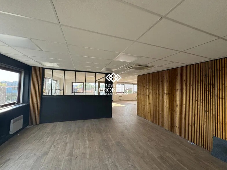 Bureau dans Gennevilliers à louer - Photo de l’immeuble – Image 1 sur 3