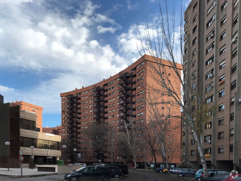 Immeuble residentiel dans Madrid, Madrid à vendre - Photo de l’immeuble – Image 2 sur 3