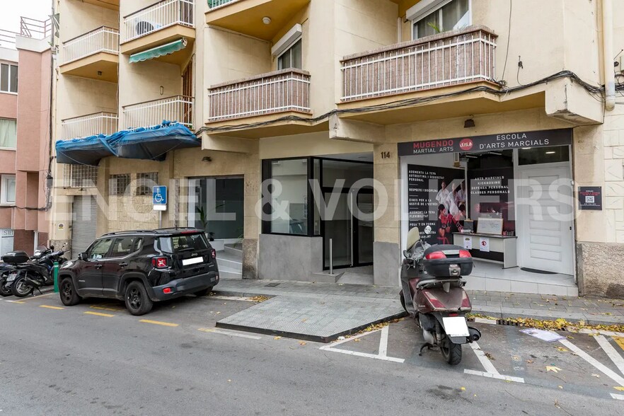 Carrer Creu, Sant Just Desvern, Barcelona à vendre - Photo de l’immeuble – Image 2 sur 4