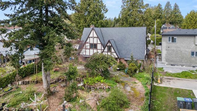 13491 Marine Dr, Surrey, BC à vendre - Photo de l’immeuble – Image 3 sur 17