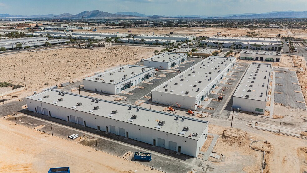 3450 W Robindale Rd, Las Vegas, NV à louer - Photo principale – Image 1 sur 6