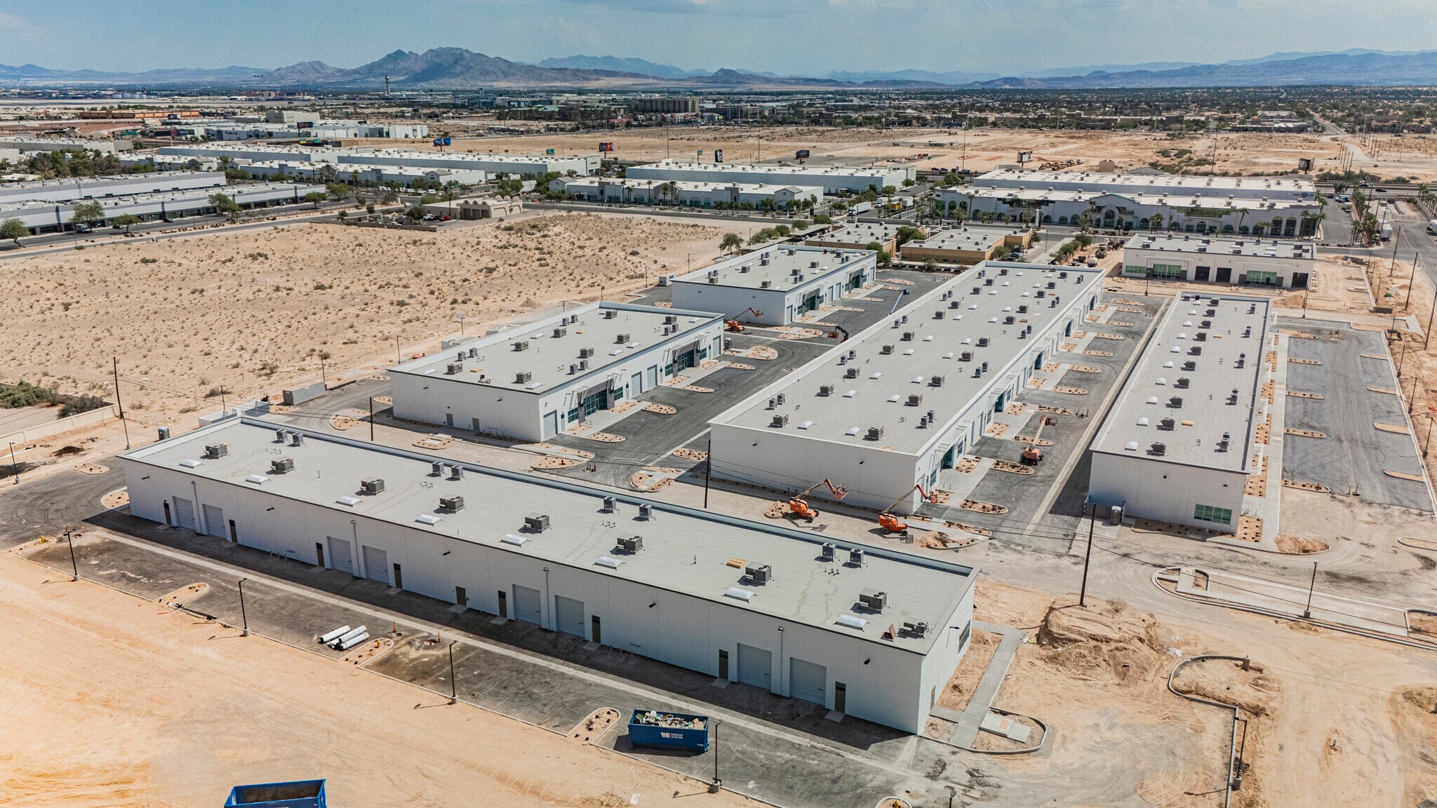 3450 W Robindale Rd, Las Vegas, NV à louer Photo principale– Image 1 sur 7