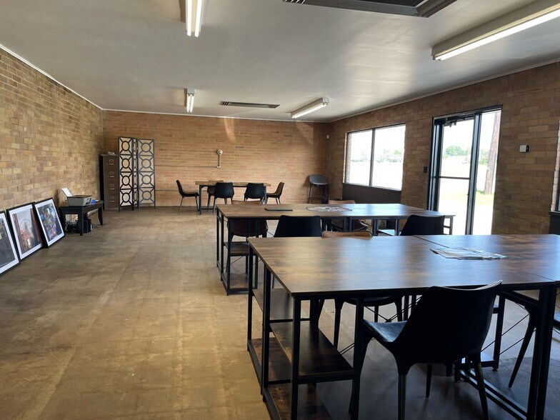 1631 N Interstate 35, San Antonio, TX à louer - Photo de l’immeuble – Image 3 sur 7