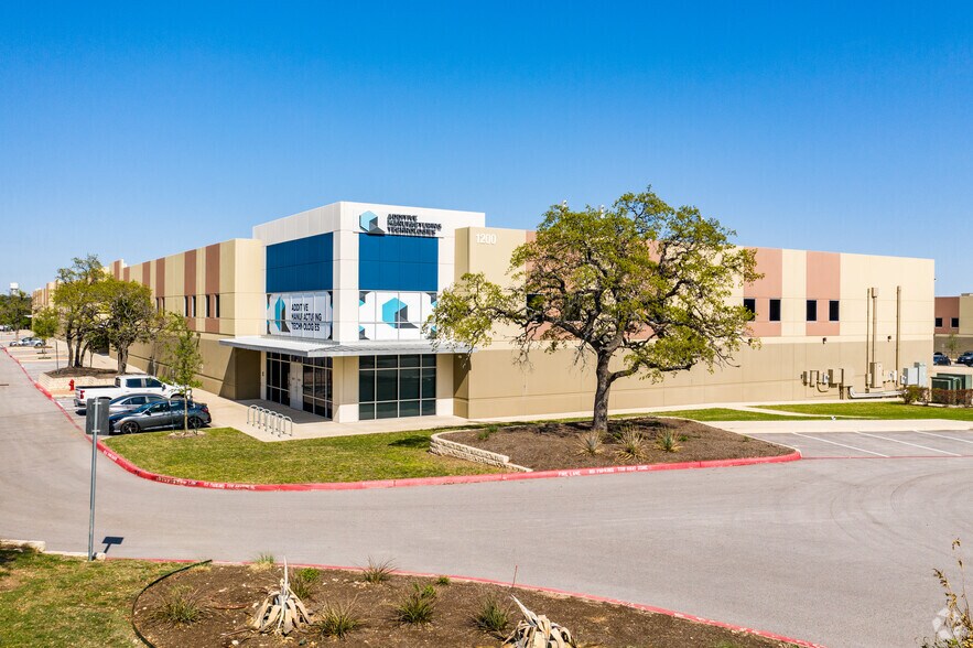 1200 Bmc Dr, Cedar Park, TX à louer - Photo principale – Image 1 sur 32