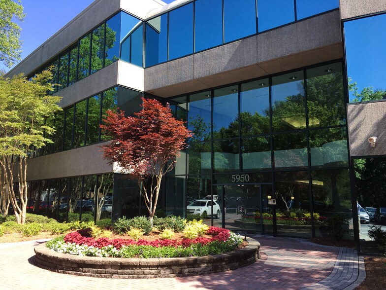 5950 Live Oak Pky, Norcross, GA à louer - Photo de l’immeuble – Image 2 sur 29