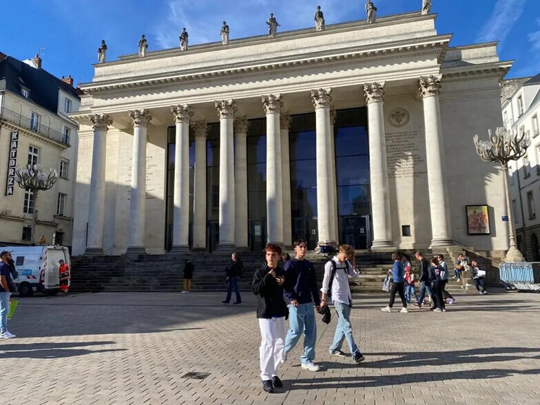 Local d’activités dans Nantes à louer - Photo de l’immeuble – Image 3 sur 9
