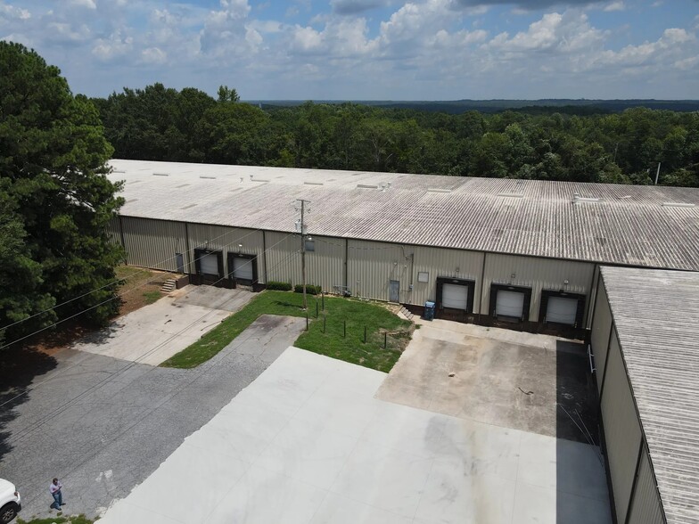 8306 Hazelbrand Rd NE, Covington, GA à louer - Photo de l’immeuble – Image 3 sur 6