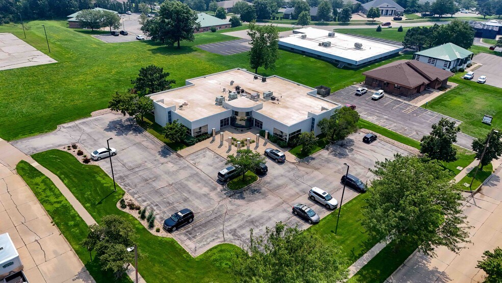 3950 River Ridge Dr NE, Cedar Rapids, IA à vendre - Photo de l’immeuble – Image 3 sur 20