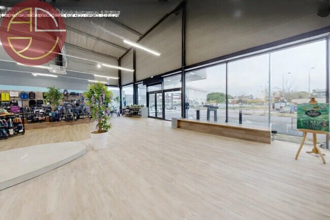 Plus de détails pour Local commercial à louer