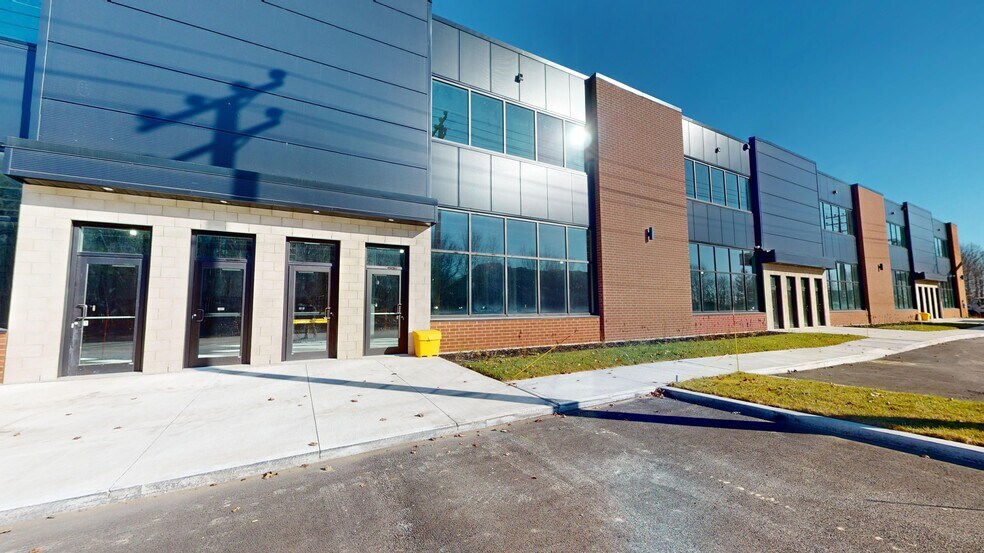 100 Blvd Jean-Baptiste-Rolland O, Saint-jerome, QC à louer - Photo de l’immeuble – Image 2 sur 30