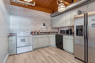 271 Grove Ave, Verona, NJ à louer Photo intérieure– Image 2 sur 18