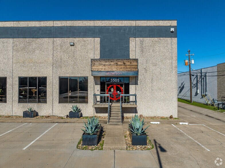 3505 Garden Brook Dr, Farmers Branch, TX à louer - Photo de l’immeuble – Image 2 sur 14