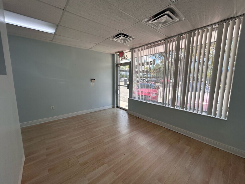 5245 NW 36th St, Miami Springs, FL à louer - Photo de l’immeuble – Image 3 sur 10