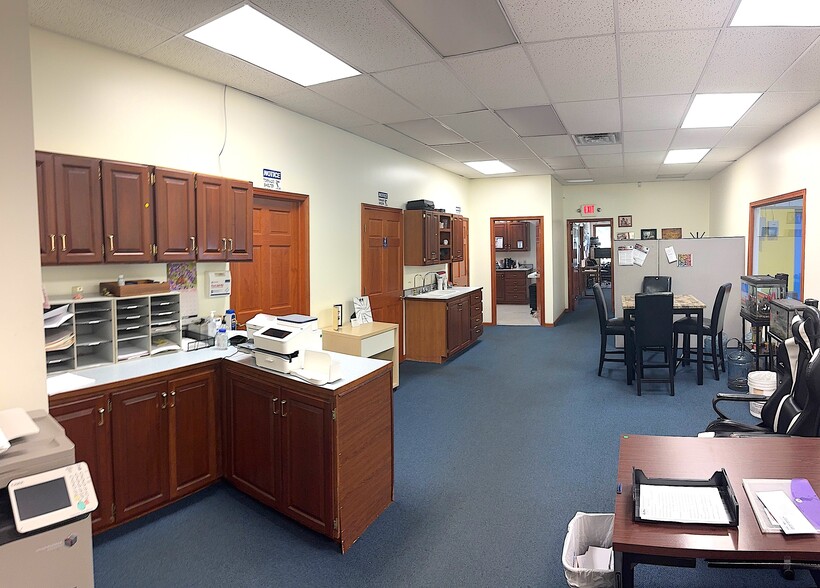 4405 Wyland Dr, Elkhart, IN à vendre - Photo intérieure – Image 2 sur 5