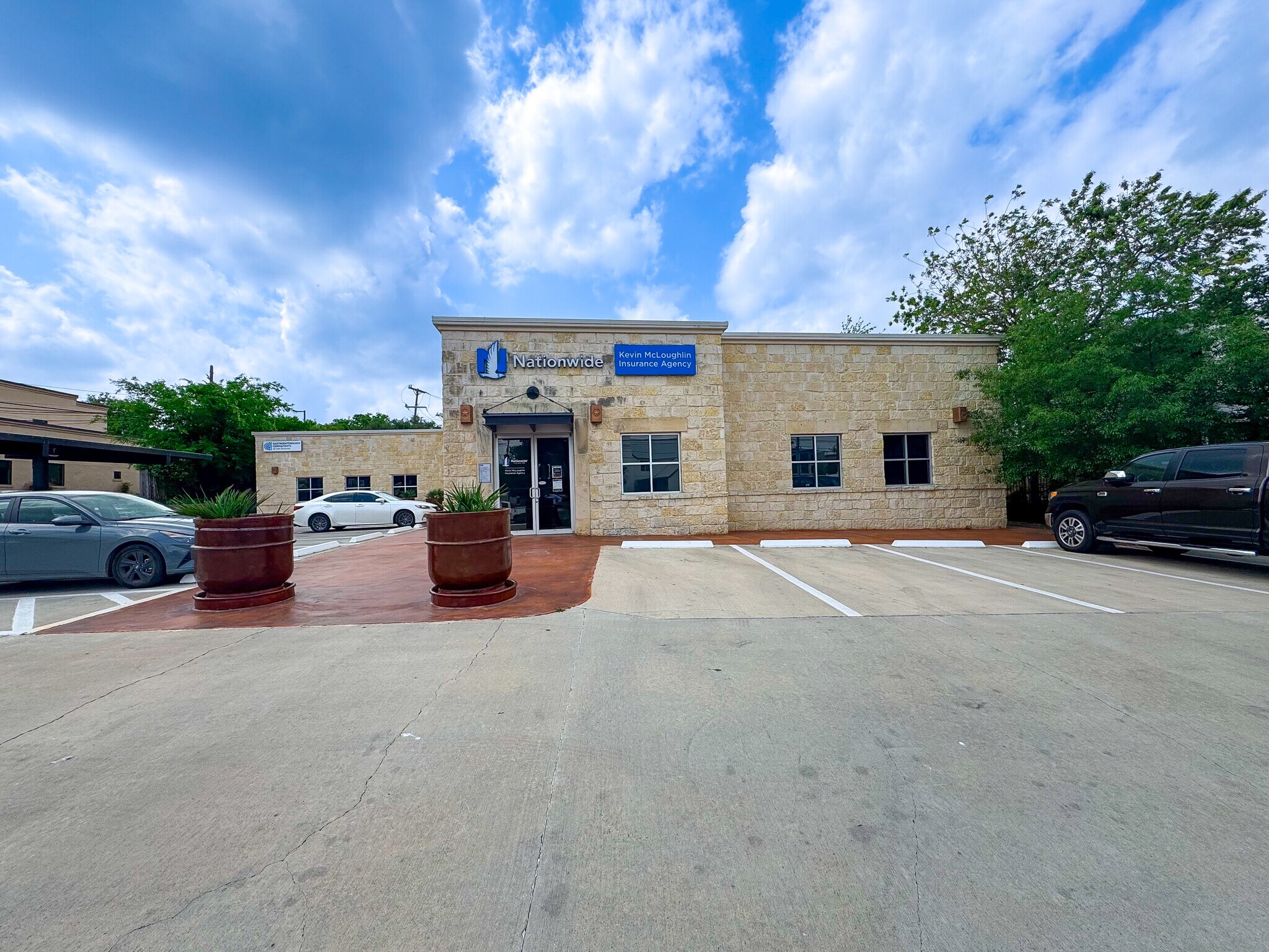 306 W Sunset Rd, San Antonio, TX à louer Photo de l’immeuble– Image 1 sur 10