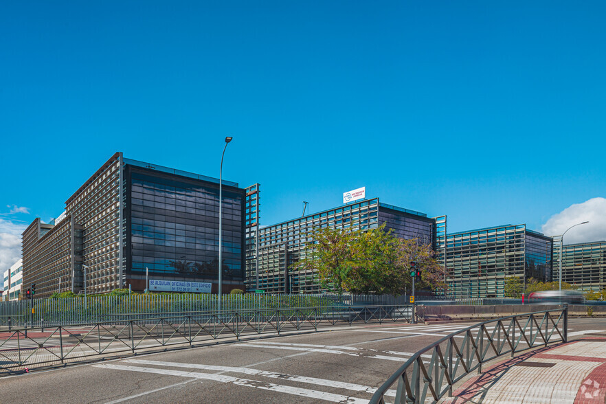 Bureau dans Alcobendas, Madrid à louer - Photo de l’immeuble – Image 2 sur 3