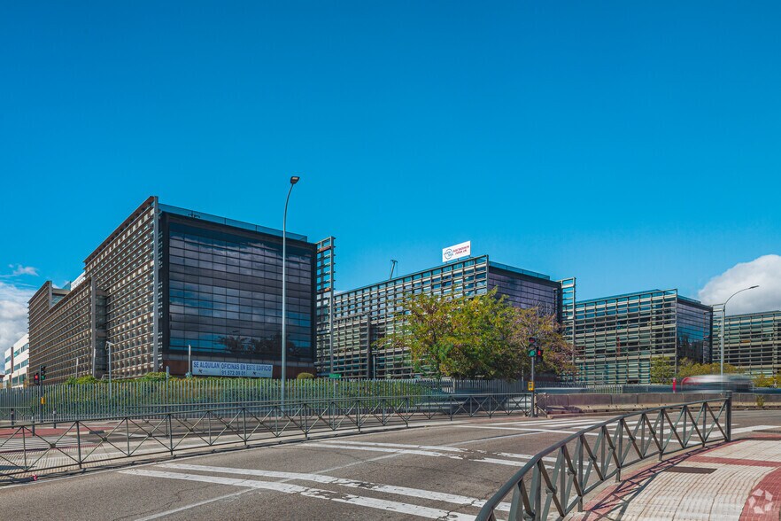 Avenida Industria, 4, Alcobendas, Madrid à vendre - Photo de l’immeuble – Image 2 sur 4