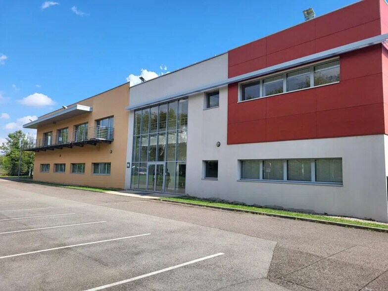 Local d’activités dans Saint-Priest à louer - Photo de l’immeuble – Image 3 sur 11