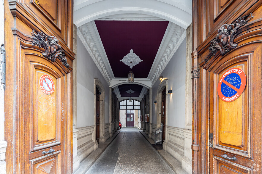 Bureaux/Local commercial dans Lyon à louer - Photo de l’immeuble – Image 3 sur 4