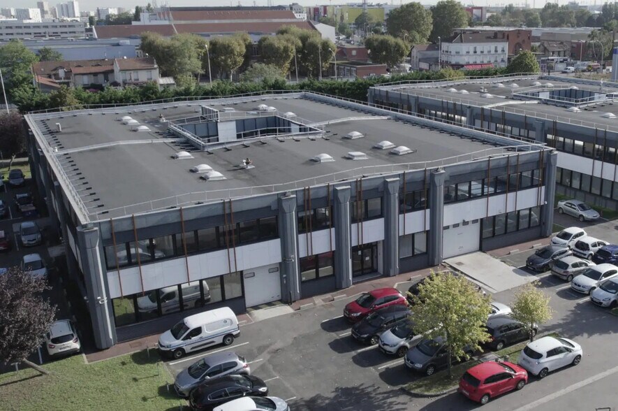 Local d’activités dans Gennevilliers à louer - Photo de l’immeuble – Image 2 sur 8