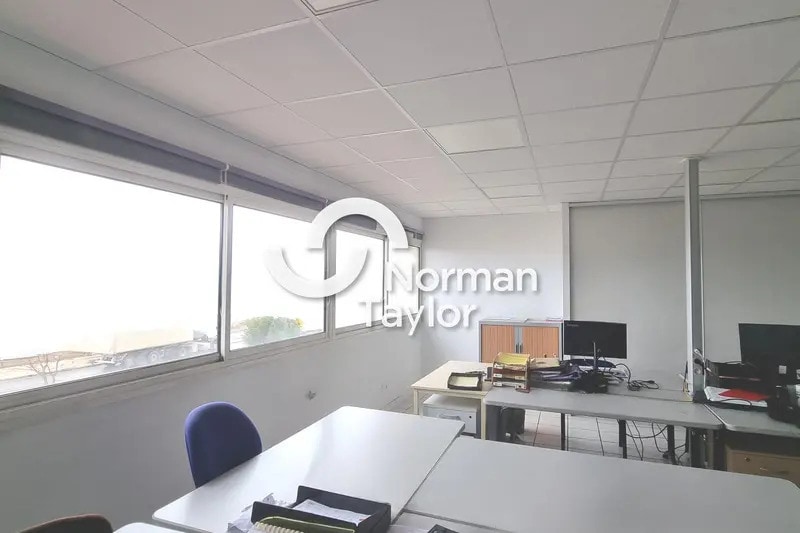 Bureau dans Perpignan à louer Photo de l’immeuble– Image 1 sur 7