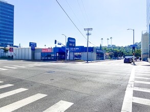 15960 Ventura Blvd, Encino, CA à louer Photo intérieure– Image 2 sur 2