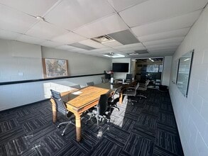 890 Brock Rd, Pickering, ON à louer Photo intérieure– Image 2 sur 13