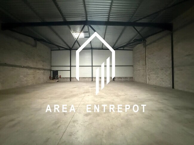 Plus de détails pour Local d'activités à louer