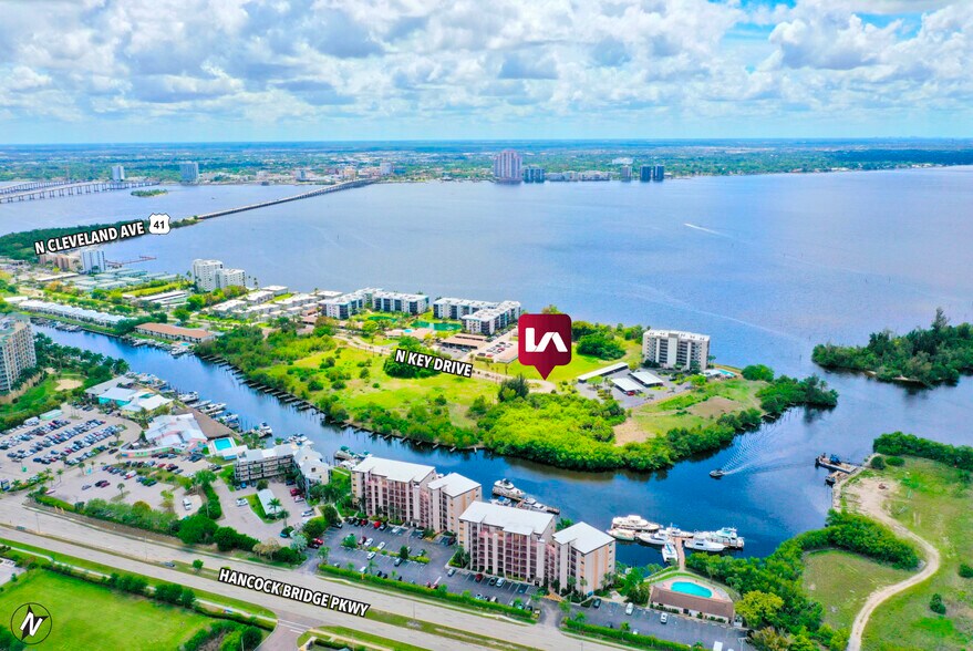 4511 N Key Dr, North Fort Myers, FL à vendre - Photo de l’immeuble – Image 2 sur 8