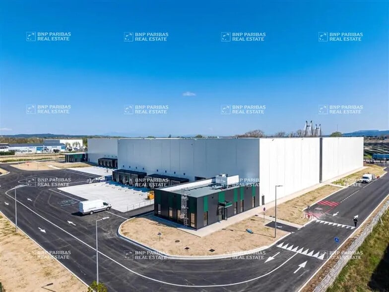 Industriel/Logistique dans Beaucaire à louer - Photo de l’immeuble – Image 3 sur 17