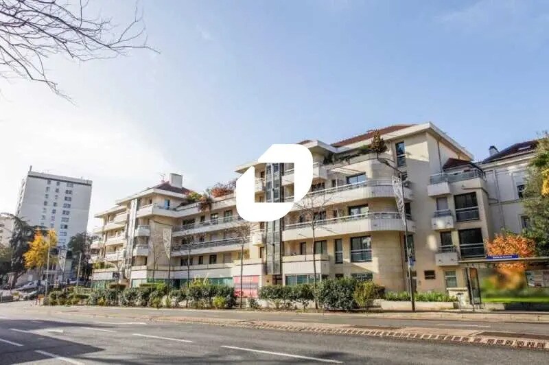 Bureau dans Suresnes à louer Photo de l’immeuble– Image 1 sur 8