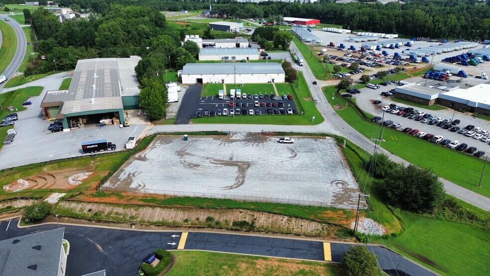 1441 S Carolina 101, Greer, SC à louer - Photo de l’immeuble – Image 3 sur 4