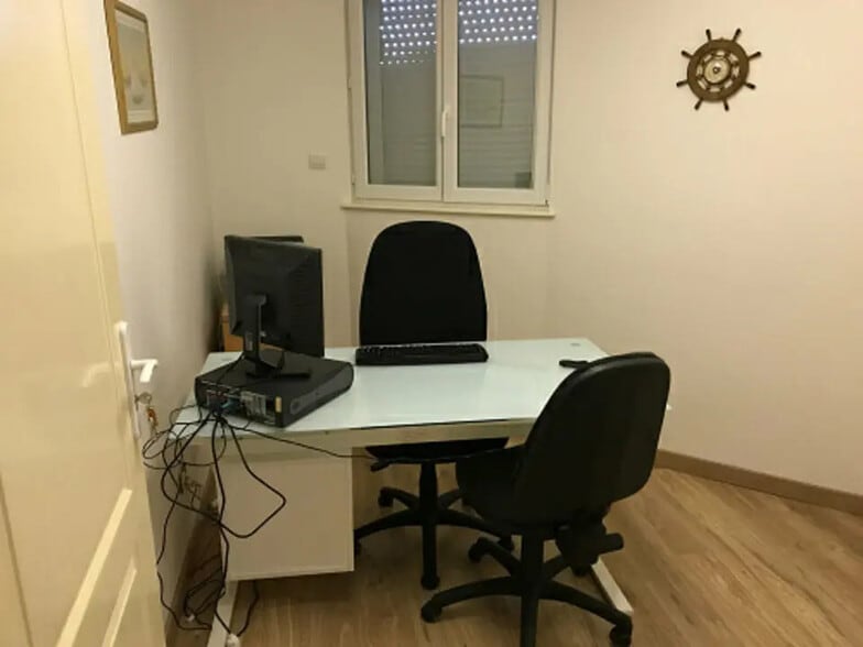 Bureau dans Calais à louer - Photo de l’immeuble – Image 2 sur 10