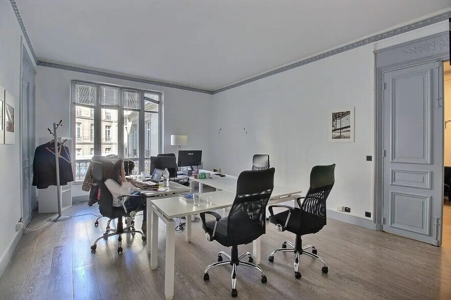 81 Rue De Miromesnil, Paris à vendre - Photo de l’immeuble – Image 3 sur 9
