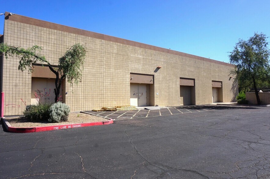 8515 E Anderson, Scottsdale, AZ à louer - Photo de l’immeuble – Image 3 sur 9