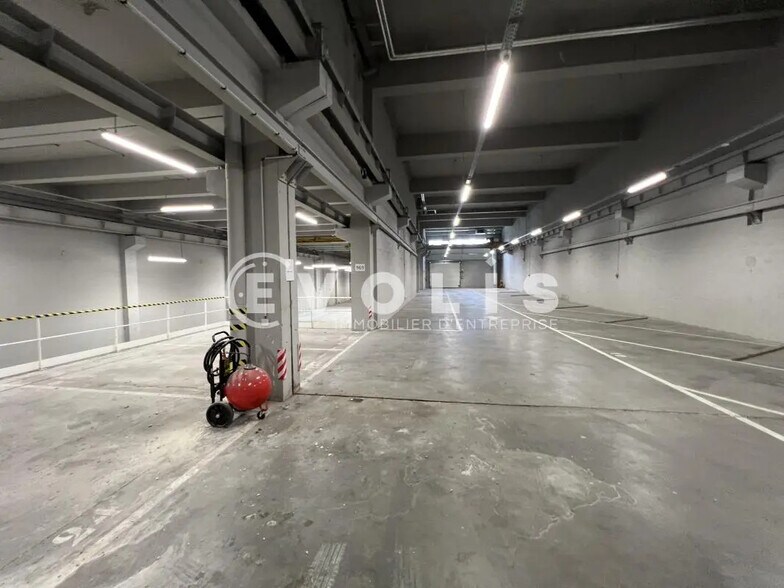 Local d’activités dans Bagnolet à louer - Photo de l’immeuble – Image 2 sur 6