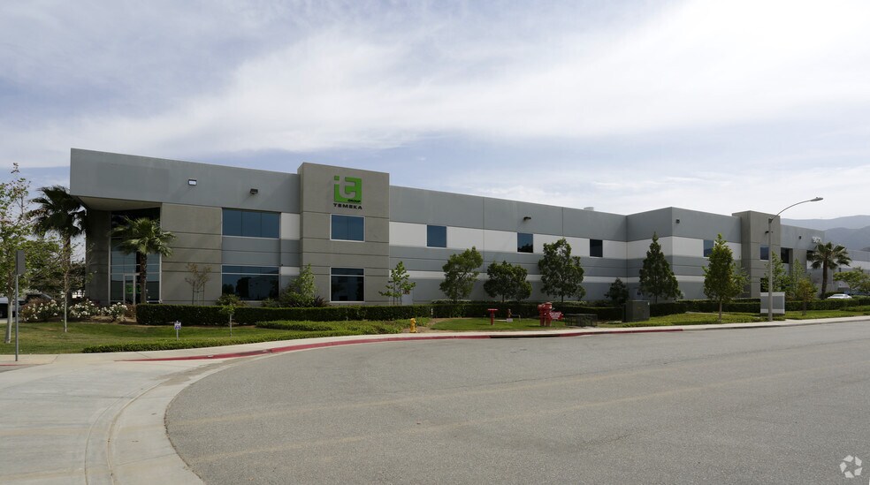9073 Pulsar Ct, Corona, CA à louer - Photo de l’immeuble – Image 2 sur 5