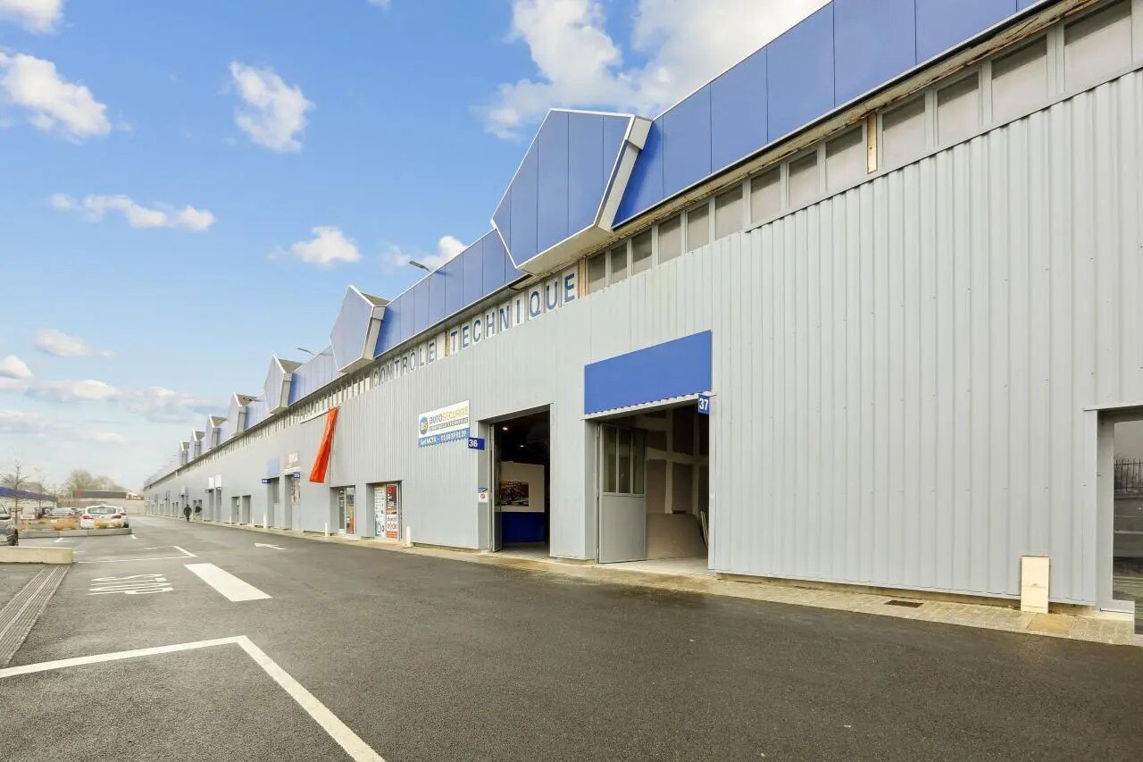 Local d’activités dans Vaux-le-Pénil à louer Photo de l’immeuble– Image 1 sur 18