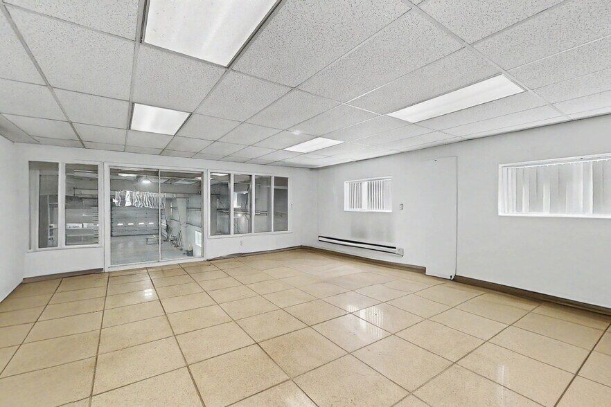 2862 Wagner Rd, Waterloo, IA à louer - Photo de l’immeuble – Image 3 sur 23