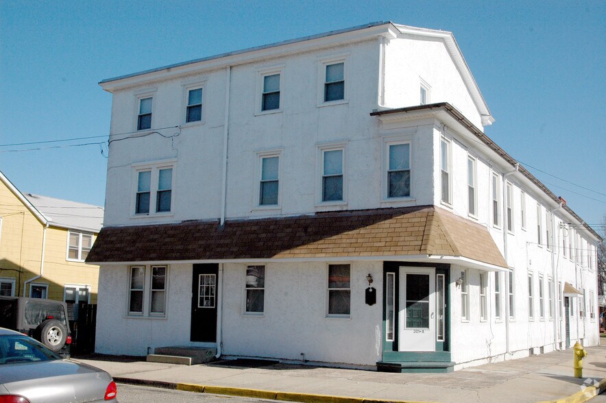 301-303 Lafayette St, Bristol, PA à vendre - Photo principale – Image 1 sur 4