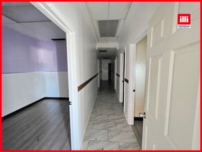 14435 Sherman Way, Van Nuys, CA à louer Photo intérieure– Image 2 sur 8