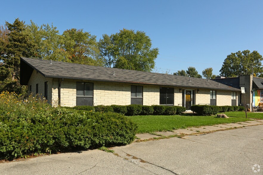 40660-40666 5 Mile Rd, Plymouth, MI à louer - Photo principale – Image 2 sur 5