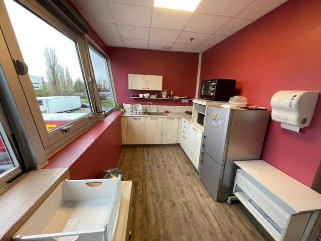 Plus de détails pour Local d'activités à louer