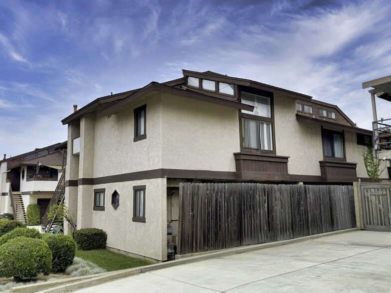 17108 Sims Ln, Huntington Beach, CA à vendre - Photo de l’immeuble – Image 3 sur 8