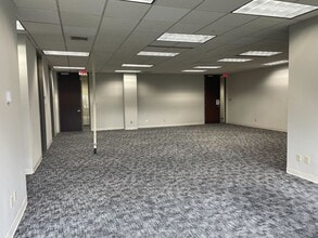 11492 Bluegrass Pky, Louisville, KY à louer Photo intérieure– Image 1 sur 6